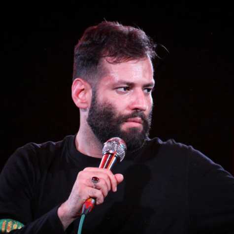 دانلود آهنگ امیر برومند تو شمشیر نمیخای فقط یک نگاه کن